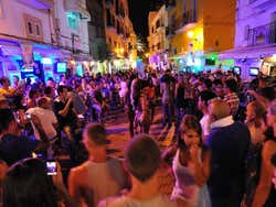 Sfilate delle go-go nel Porto di Ibiza