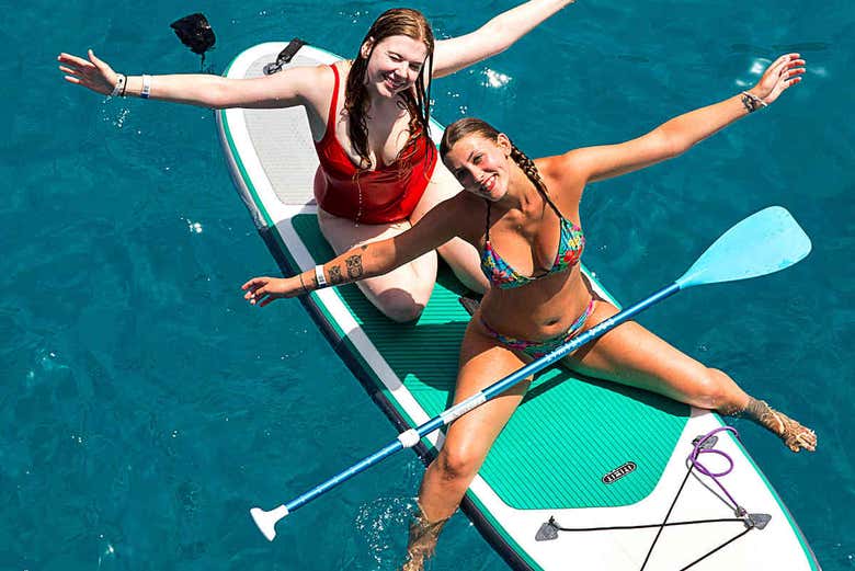 Divertimento sulla tavola da paddle surf